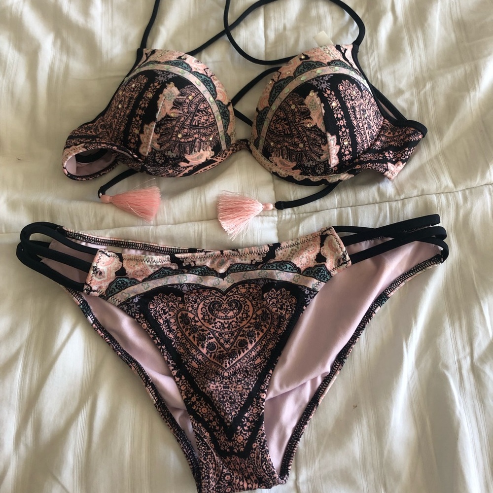Black & pink VS bikini 34B top M bottom